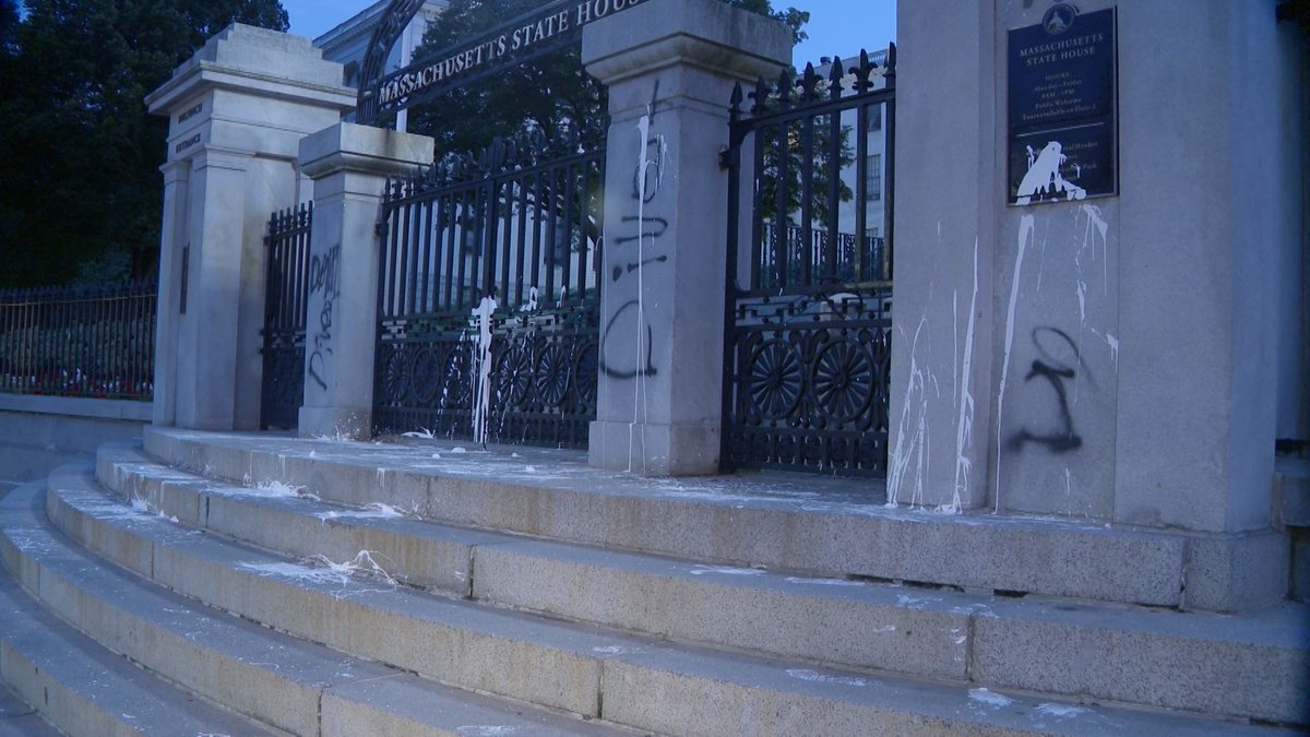 wpri12's tweet image. Massachusetts State Police are searching for who vandalized the State House early Wednesday morning. Details: wpri.com/new-england/ma…