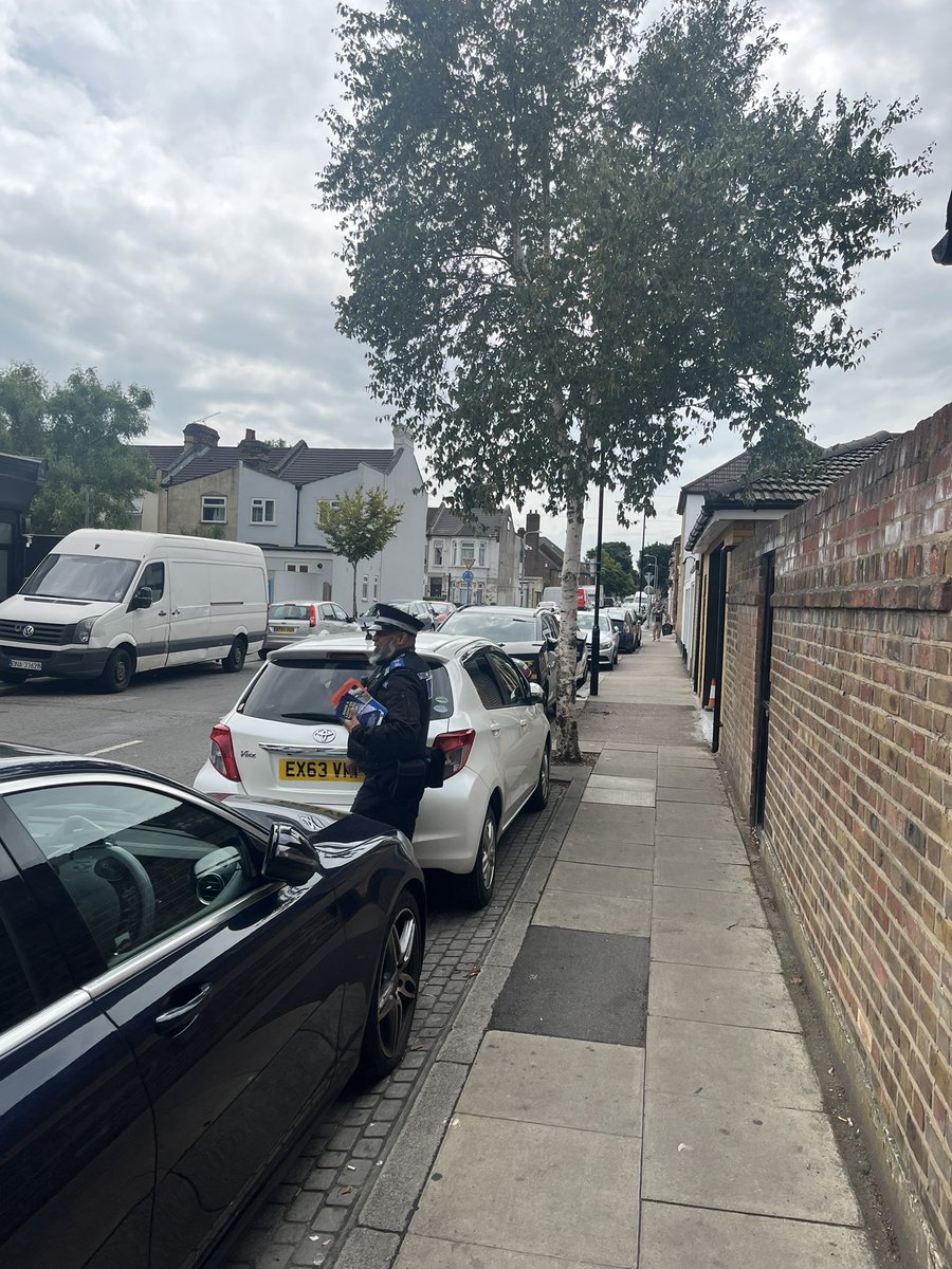 MPSClementswood's tweet image. Burglary & Car theft walk & talk on Woodlands Rd today. It was good to engage with the smaller businesses.
@MPSLoxford
@MPSClementswood
@MPSRedbridge