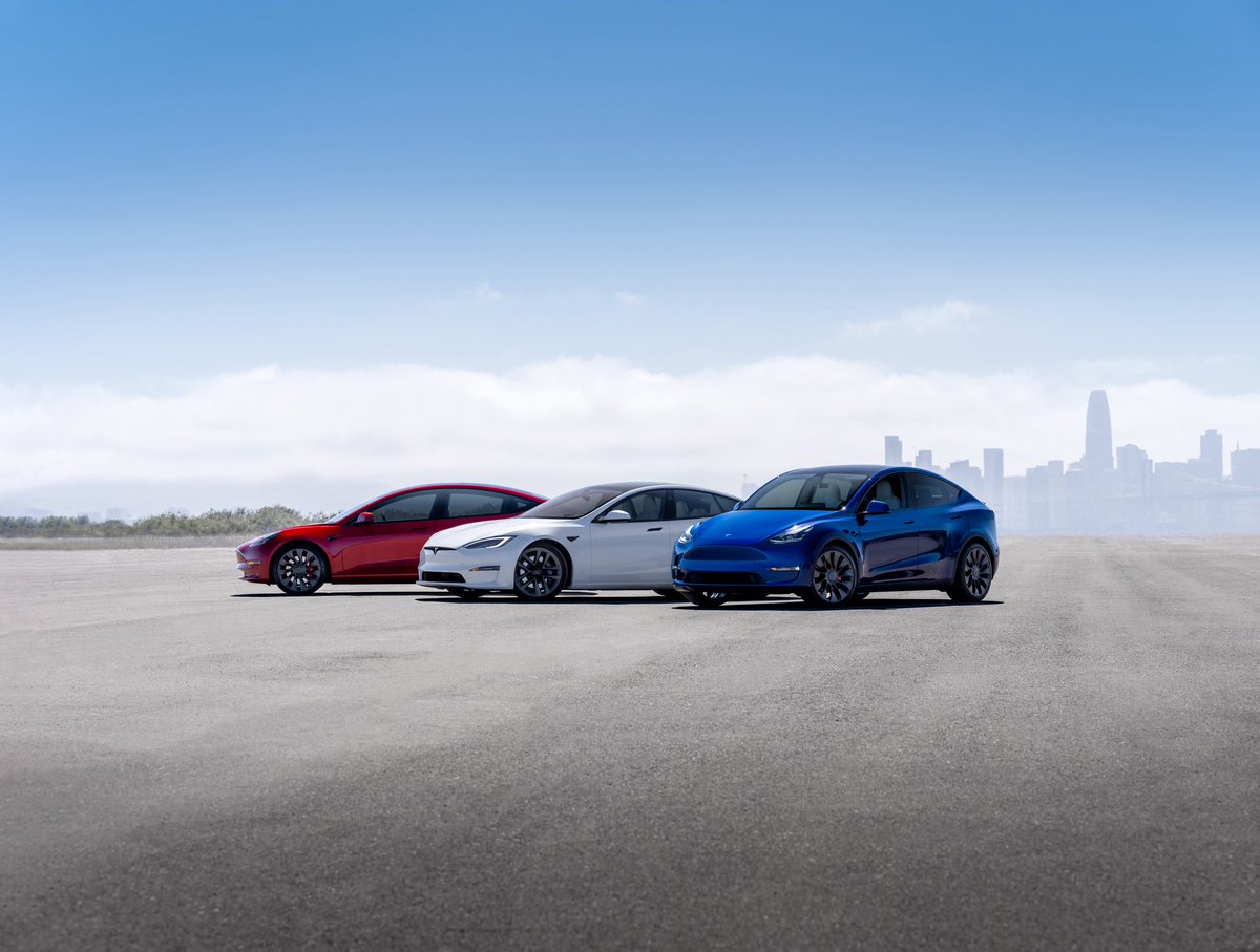 RonnyGolisch's tweet image. 🔋 Tesla vs VW, Mercedes, Audi & BMW 🇩🇪
Der Unterschied?
✅ Eigene Supercharger
✅ Bessere Software
✅ OTA-Updates seit Jahren
✅ Eigene Chips & Full Self-Driving
✅ Höhere Effizienz
✅ Mehr Reichweite pro €
✅ Eigener Diner 🤯
✅ Eigene Batteriespeicher Produktion
✅ Optimus…