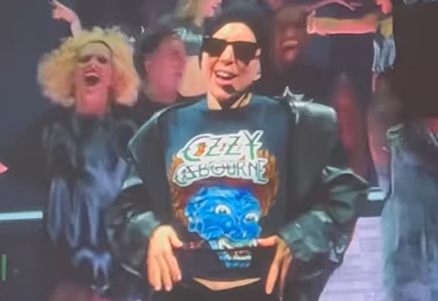 BLABBERMOUTHNET's tweet image. Watch: LADY GAGA Pays Tribute To OZZY OSBOURNE At San Francisco Concert blabbermouth.net/news/watch-lad…