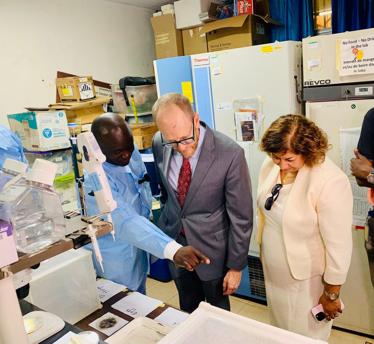 USA-Mali Scientific and Biomedical cooperation: Will Stevens, Deputy Assistant Secretary (DAS) for West Africa visited the USTTB laboratories
