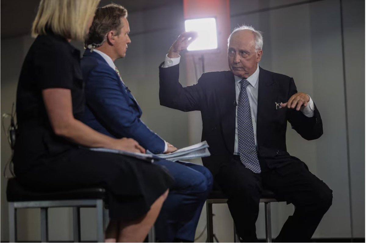 NGruen1's tweet image. Paul Keating patiently explains how his pet orangutan escaped
Onlookers remain sceptical