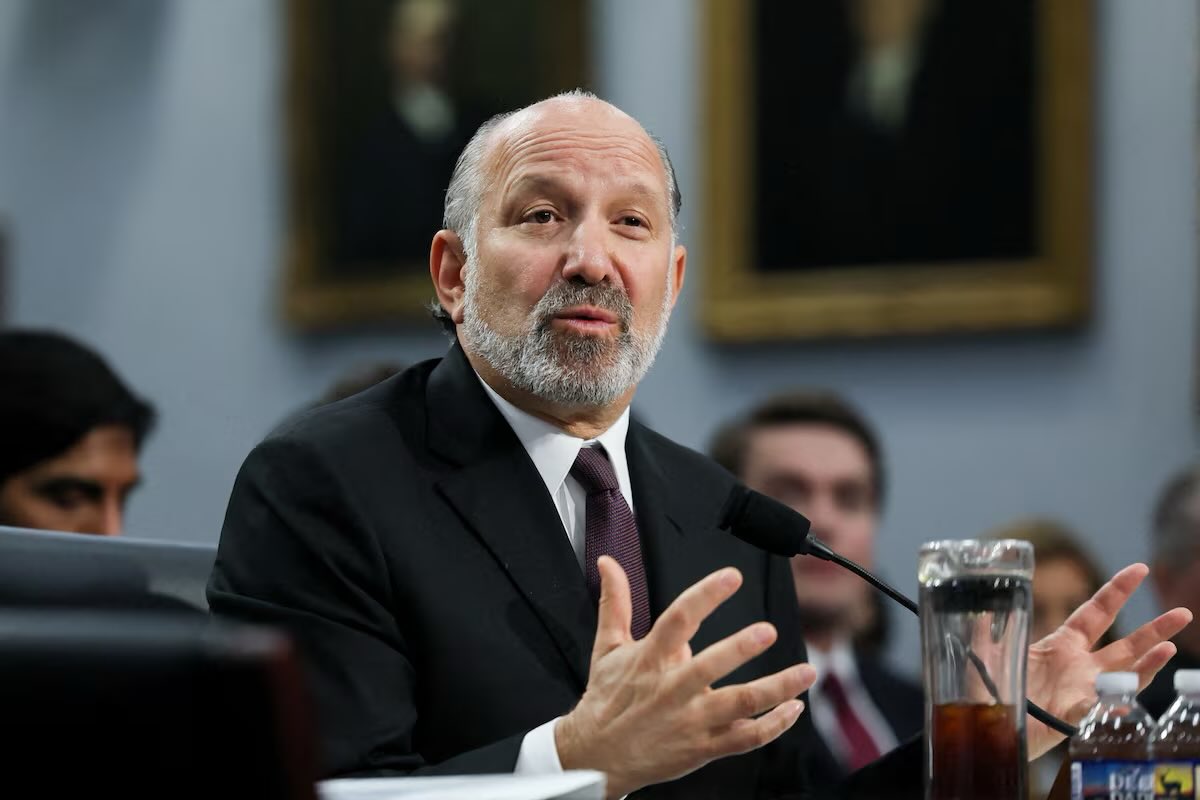 🚨 BREAKING : Trump solleva il divieto sulle esportazioni di chip H20 verso la Cina in cambio di accesso a forniture di magneti rari, annuncia il Segretario al Commercio Lutnick.