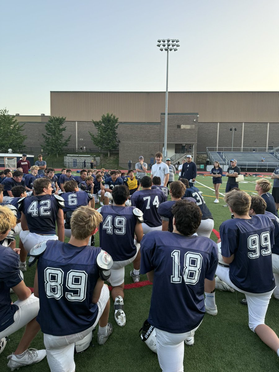 StaplesFootbal1's tweet image. Thank you to Davis Crandall, Staples Football’s All-Time Career Tackle Leader, for speaking to the team yesterday.
A Wrecker Legend!!
GO WRECKERS!! #cthsfb