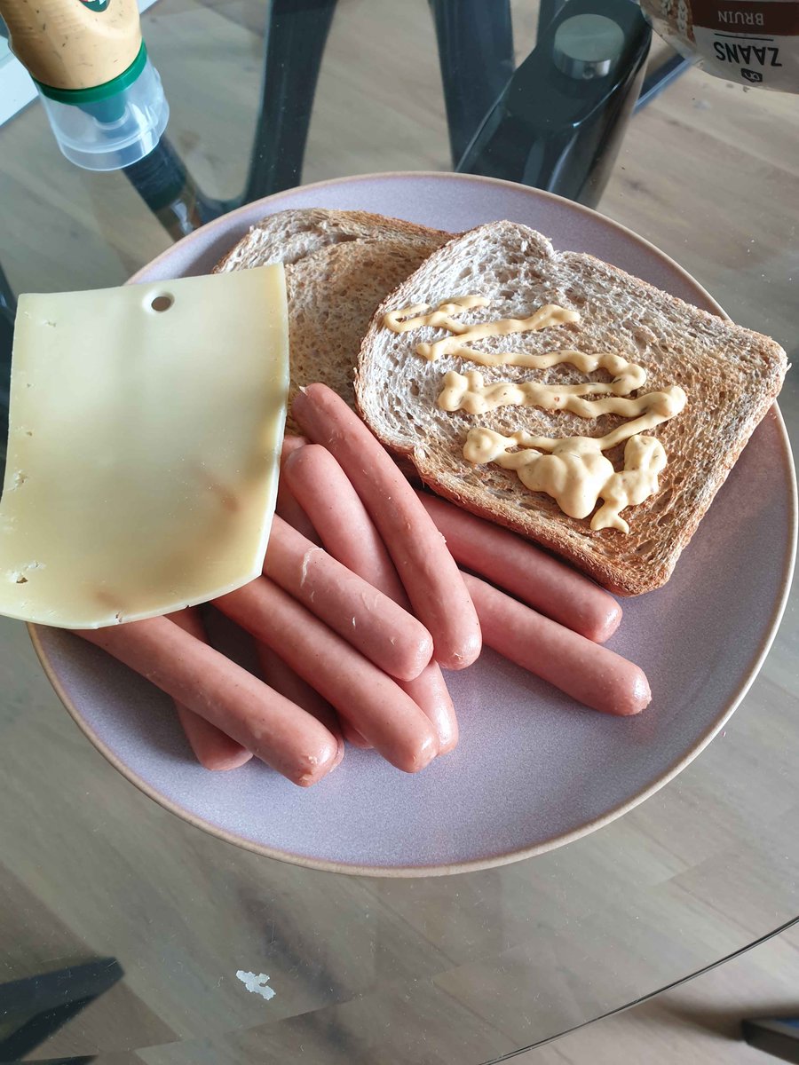 Out of solidarity for my good friend Bliskke I decided to try my hand at making a Bliskke lunch today. This man is a culinary pioneer and you all need to respect it. #BliskkinItUp #IStandWithBliskke #Lunch