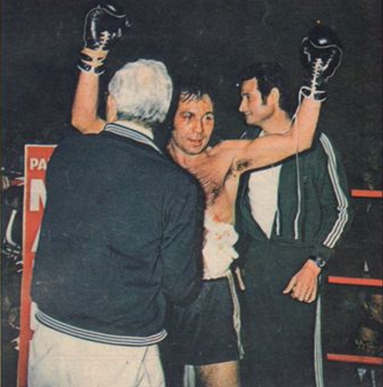 Tarima brava (@tarimabravabox) on Twitter photo 🥊 Tal día como hoy, en 1968, José González Dopico noqueaba a Tony Ortiz en Ferrol y se proclamaba campeón nacional wélter. Esta, y muchas más historias, en el libro "TARIMA BRAVA (semblanzas del boxeo español)". 📨 Pedidos: WhatsApp 650 34 24 89 / tarimabrava@gmail.com / DM. 🥊 Tal día como hoy, en 1968, José González Dopico noqueaba a Tony Ortiz en Ferrol y se proclamaba campeón nacional wélter. Esta, y muchas más historias, en el libro "TARIMA BRAVA (semblanzas del boxeo español)". 📨 Pedidos: WhatsApp 650 34 24 89 / tarimabrava@gmail.com / DM.