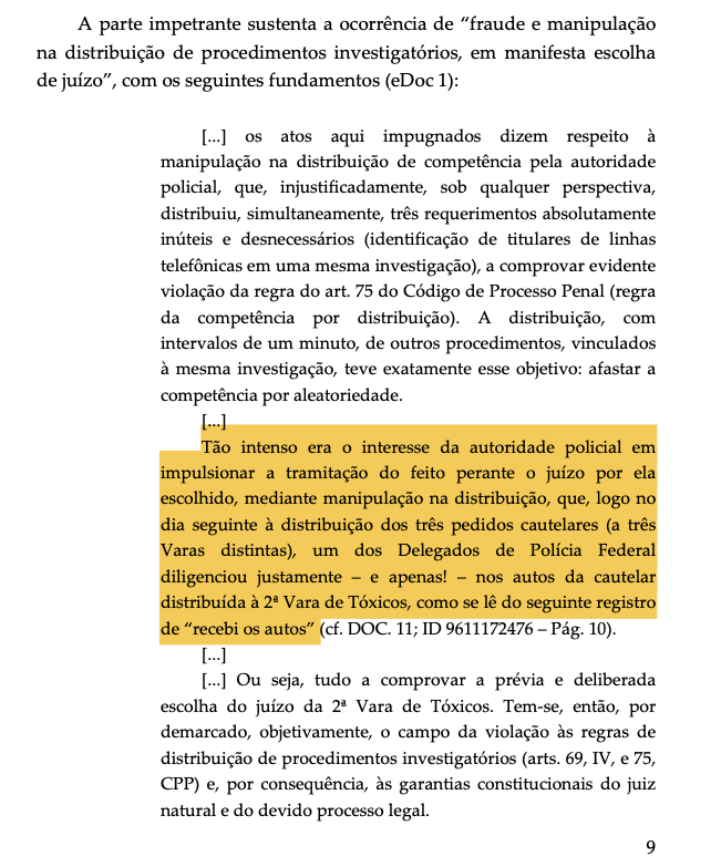 freitashebert_'s tweet image. Mais uma da série processo penal do absurdo.
Delegado da PF, para fazer com que o processo fosse conduzido pelo juiz que ele preferia, distribuiu requerimentos aleatórios até que um caísse no juízo desejado.
Quando caiu, ele continuou apenas nele...