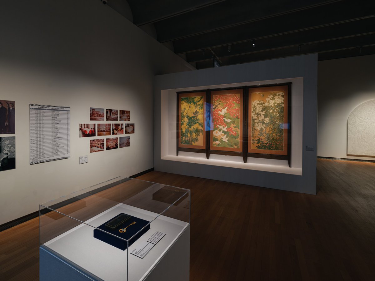 teienartmuseum's tweet photo. ✨⋱ 会期は8月24日まで ⋰✨
建物公開2025 #時を紡ぐ館

現在の赤坂にある迎賓館が出来るまでは、この #旧朝香宮邸 が白金迎賓館として、世界各国からの賓客を迎え入れていました。
その際に、友好の証として贈られていた《東京都の鍵》は、この迎賓館時代にも使用されていました。 https://t.co/7hXkmQVcGn