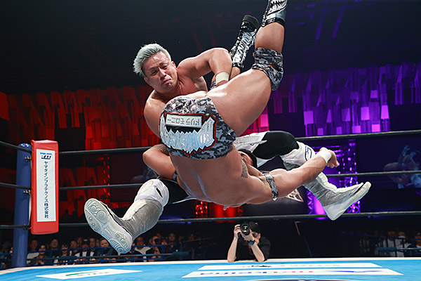 njpwglobal's tweet image. On an electric night, Konosuke Takeshita had to survive Great-O-Khan, Shota Umino thrived against Zack Sabre Jr, and the top point scorer in the G1 is.. YOSHI-HASHI?!
#G1CLIMAX35 B Block update:
njpw1972.com/588390
Watch the replay!
watch.njpwworld.com/details/59031?…
#njpw