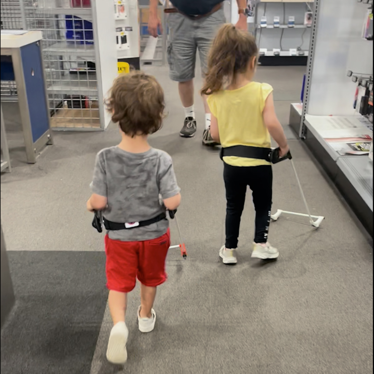 SafeToddles's tweet image. Looking for a solution to help your little ones gain confidence in mobility? 🚶‍♂️✨ Discover the Pediatric Belt Cane and see how it can change the way children experience independence! Learn more at wix.to/z7gfBsQ #PediatricCare #MobilityAid #ChildDevelopment