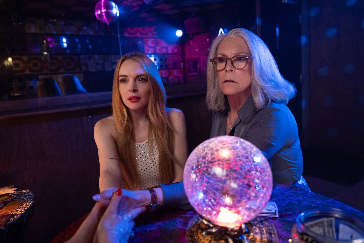almanaquedisney's tweet image. “Uma Sexta-Feira Mais Louca Ainda é ótimo. Eu estava gritando.
Jamie Lee Curtis está se divertindo muito e é uma delícia de assistir. É bobo e às vezes confuso, mas hilário do começo ao fim, e até tocante em alguns momentos.
Foi com certeza uma das coisas mais divertidas que…