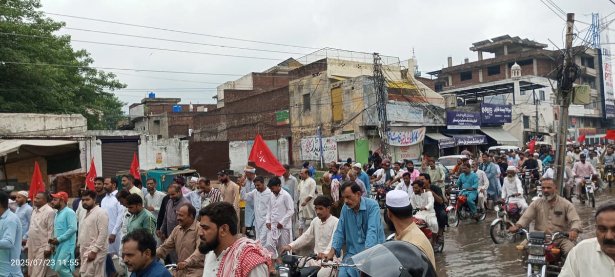ammaralijan's tweet image. Hundreds of workers are on strike in Gujranwala and Faisalabad against government failure to implement labour laws. Minimum wage is not being adhered to, while prices of basic commodities skyrocket. Workers' struggle will only intensify in the face of the government's apathy.
