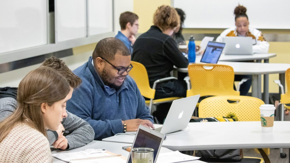 Excited to announce two new minors in LMC - Science Communication and Policy (in partnership with public policy) and Creative Writing! bit.ly/40WE5Py