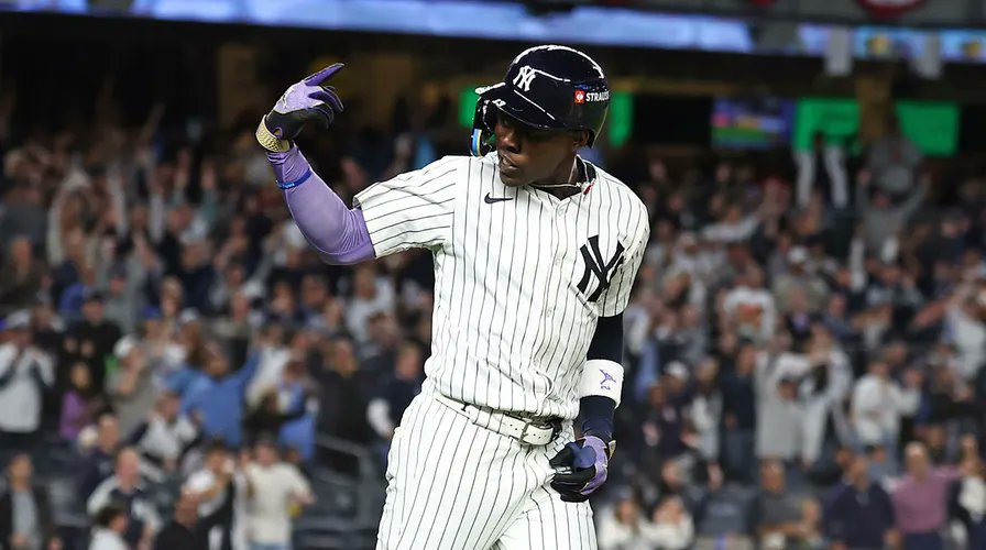JustBB_Media's tweet image. Jazz Chisholm Jr. is on pace for by far the best season of his career in his first full season in Pinstripes!
.251/.347/.510
.857 OPS
139 wRC+
4 DRS at 2B
2.9 fWAR in 70 games