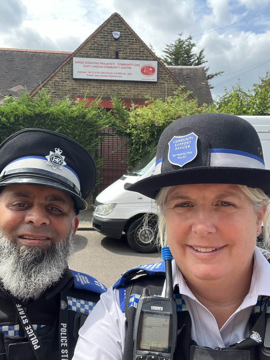 MPSClementswood's tweet image. Officer 7002EA & 7069EA went to SHREE SORATHIA PRAJAPTI Community centre , Ilford to arrange a meeting regarding a possession being held over the summer.
@MPSClementswood
@MPSLoxford