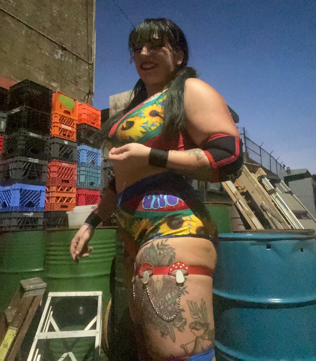 EnglishLeo's tweet image. #WomanCrushWednesday - @the_gnomie