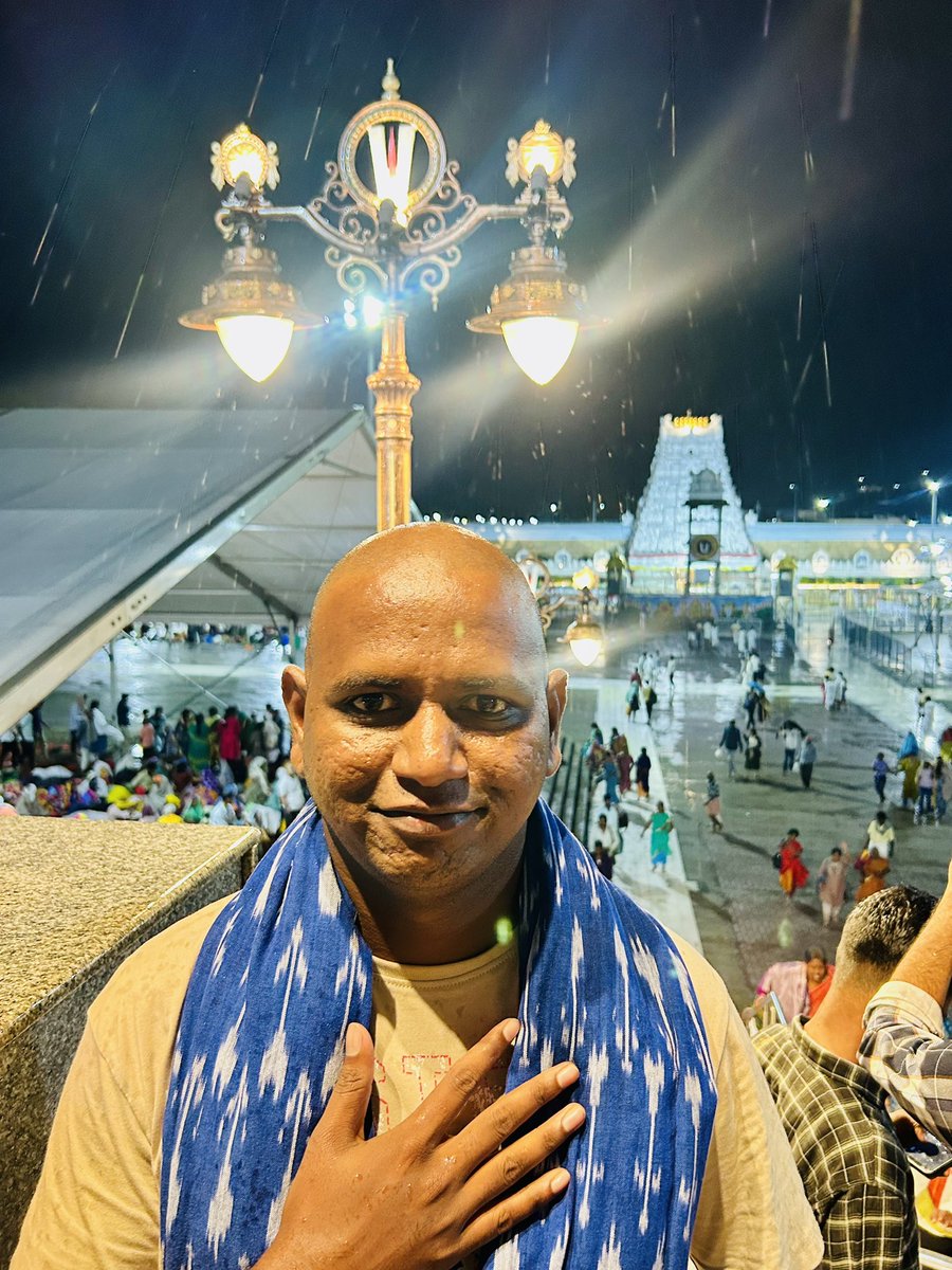 కలియుగ వైకుంఠం అని పిలిచే తిరుమలలో వెలసిన ఏడు కొండల వాడు, విష్ణువు రూపుడు, కలియుగ దైవం "శ్రీ వేంకటేశ్వర స్వామి" వారి మహా దివ్య దర్శన భాగ్యం🙏

#TirumalaTemple #SriVenkateswaraSwamy #KaliyugaDaivam #SriVinshnuRupa #TirumalaBalajiTemple
