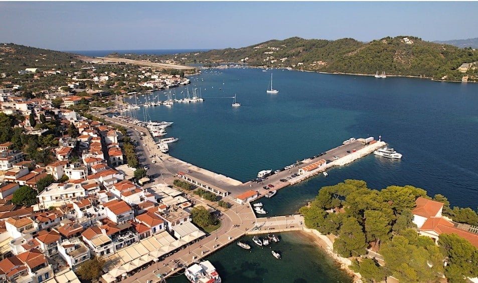 GreekReporter's tweet image. Skiathos: A Tapestry of History, Forests, Beaches, and the Iconic Airport dlvr.it/TM4HM2