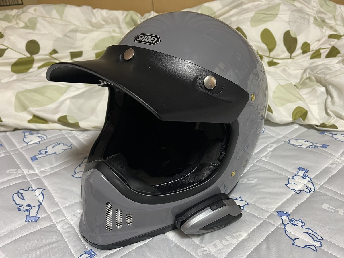 SHOEI EX-ZERO届いた〜
早速インカム付けて純正のバイザーとノーズガードも付けてみた。
カッコいいじゃん。