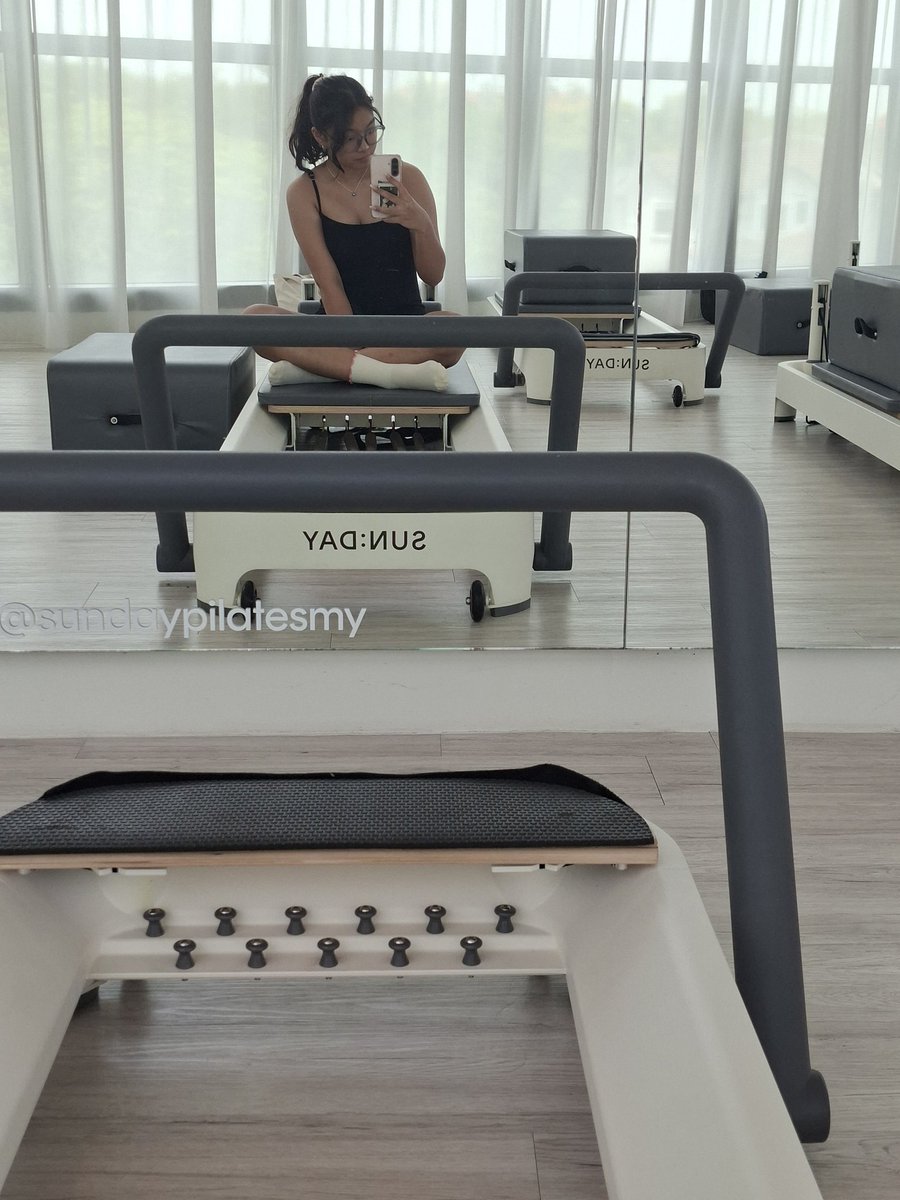 calmboba's tweet photo. pilates w new socks ｡𖦹°‧⭑.ᐟ https://t.co/6aCagGSTBO