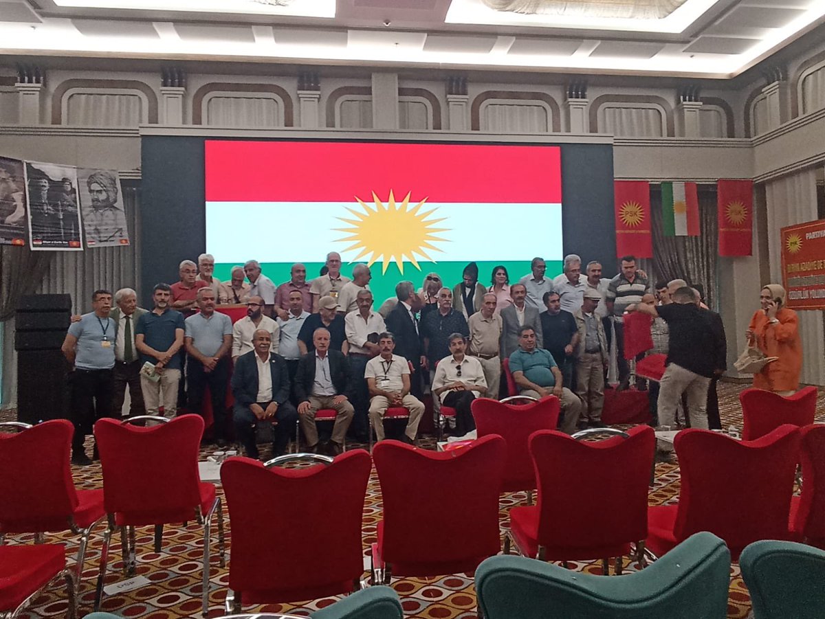 Bav û Kalê Me Gotine;
“Çavê Li Derîya Xwelî Li Serîya”.