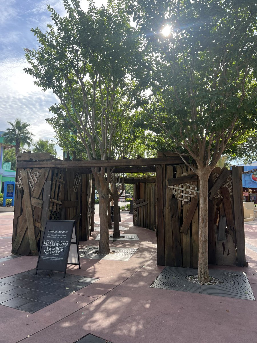 SpeculationMatt's tweet image. The theming from yesterday in Central Park has grown! New details and structures have been added including stained glass! #HHN34 #HHN
