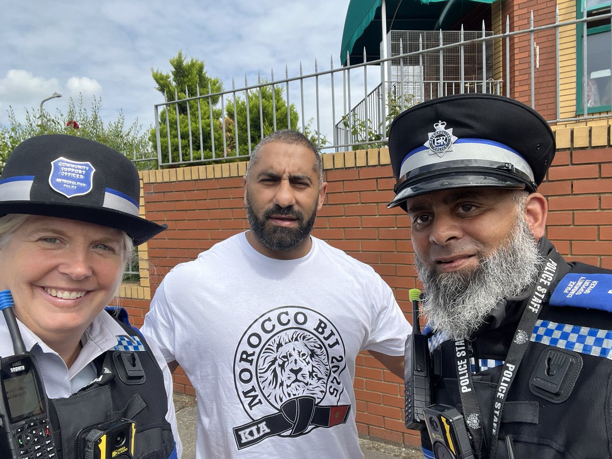 MPSClementswood's tweet image. @MPSClementswood
Officers ran into local resident Khalid Ismail
Who experienced ASB & helped to inform Clementswood SNT. ASB has not occurred since.