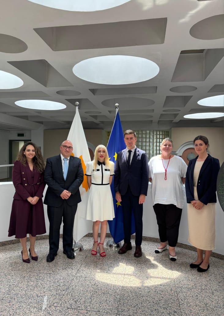 CyprusMFA's tweet image. Useful and timely political consultations between 🇨🇾 Political Director @ThsShambos and Lithuania 🇱🇹 Political Director Laimonas Talat-Kelpša today in Nicosia.
Forward-looking exchange with a focus on policy coordination in key files such as Ukraine & the Middle East,…