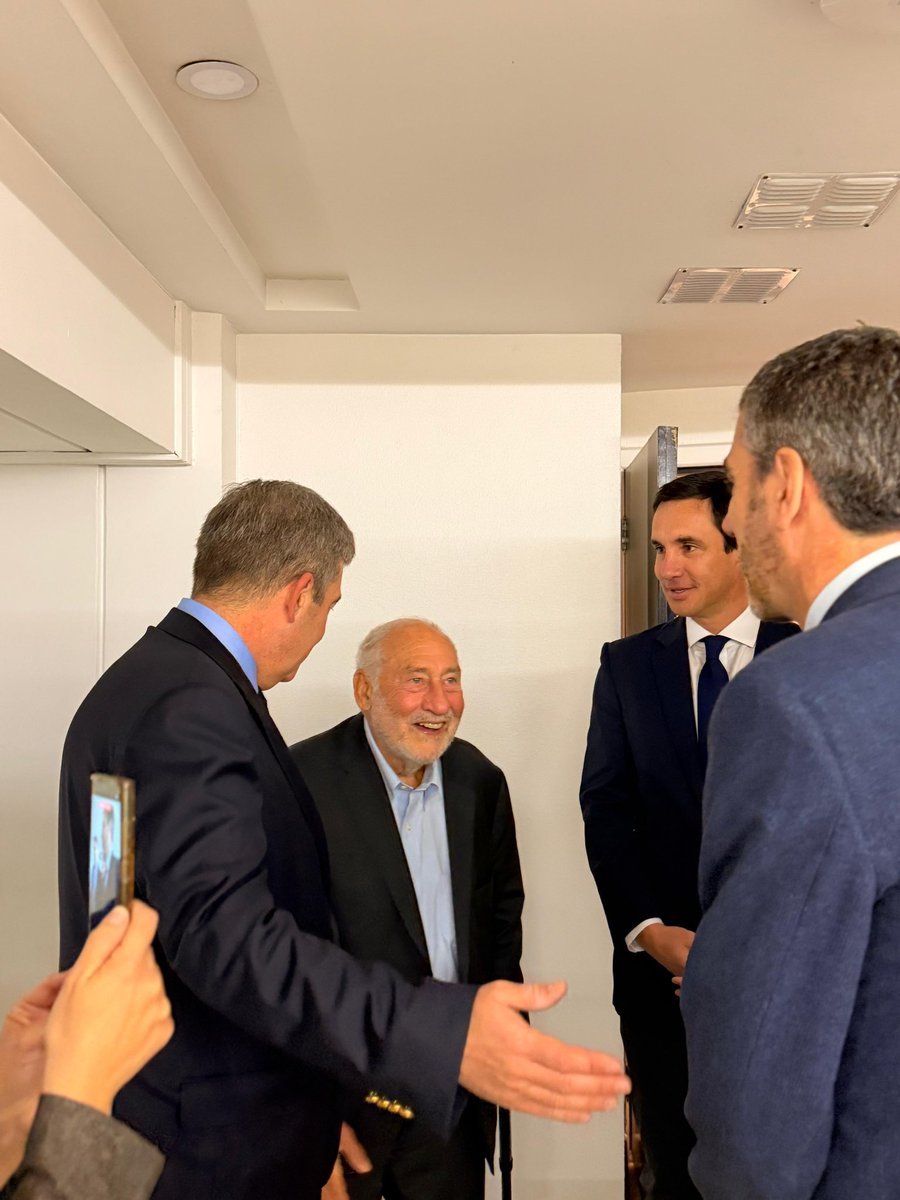 El Premio Nobel de Economía, Joseph Stiglitz, de visita en la UAI.