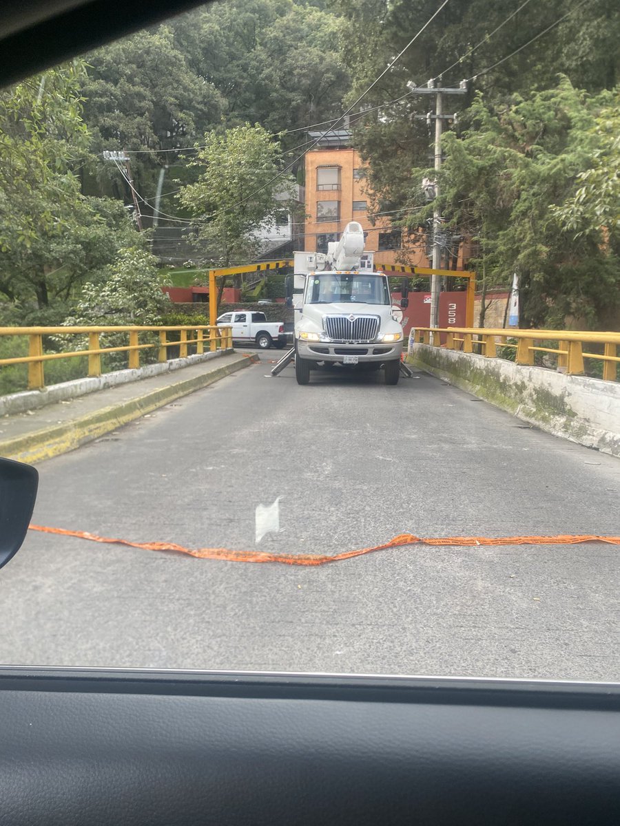 Cruce entre Villa Verdun y Cedros cerrado. 7:25am
Atención!!!
<a href="/PORLASAGUILAS/">LAS AGUILAS ®️</a> <a href="/VecinoalertaA/">VecinoAlerta_AlvaroObregon</a> <a href="/AlcaldiaAO/">Alcaldía Álvaro Obregón</a>