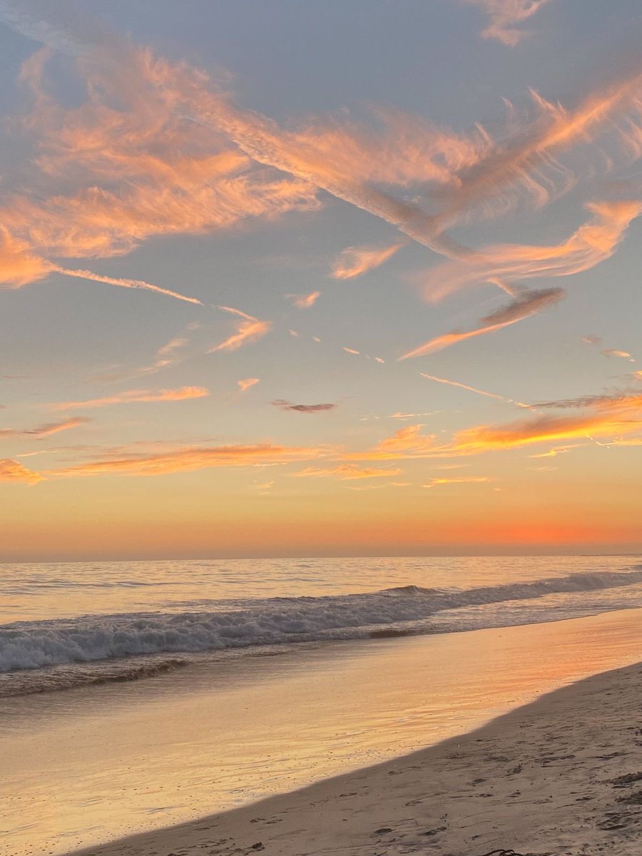 NurseLJohn707's tweet image. Life doesn't come with a rewind button. Enjoy the moment while it's still here.
