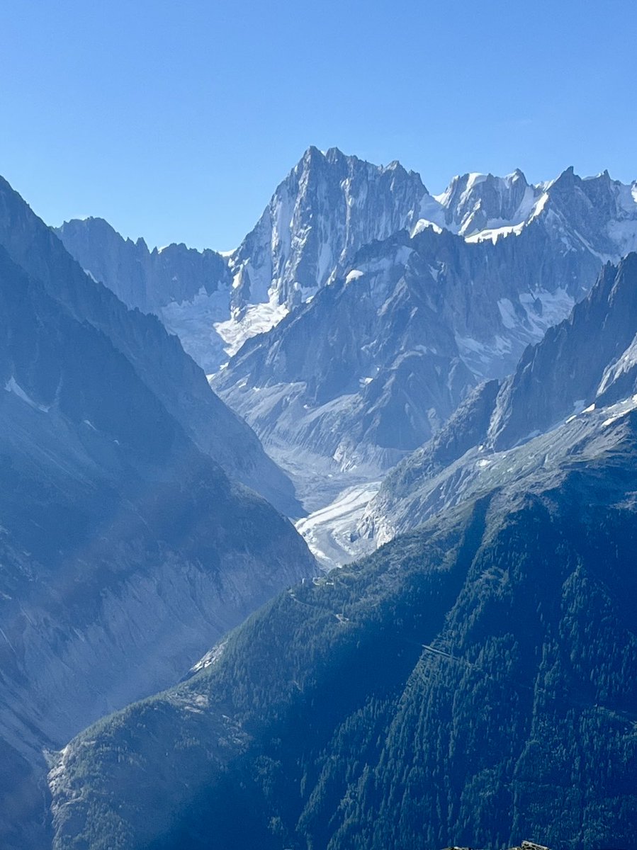 guidemark's tweet image. Mighty Grandes Jorasses seen from La Flegere this morning.