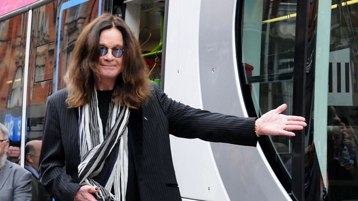 TransportForWM's tweet image. A true Brummie legend.
Ozzy Osbourne will always be part of Birmingham’s story - and ours too, with a Midland Metro tram proudly carrying his name.
A lasting mark on the city he loved. 🕊️
#OzzyOsbourne