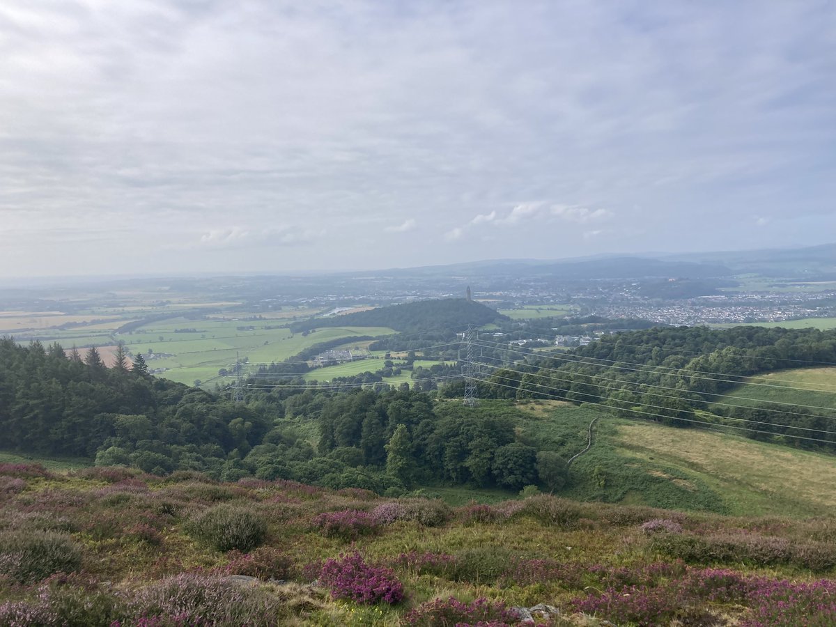 GovanMiracle's tweet image. Dumyat - Nice wee hill that overlooks Stirling and the Munros to the west whilst affording panoramic views down the Forth to Embra. Warm, but hazy today.
Nice memorial, at the top, to our fallen heroes.