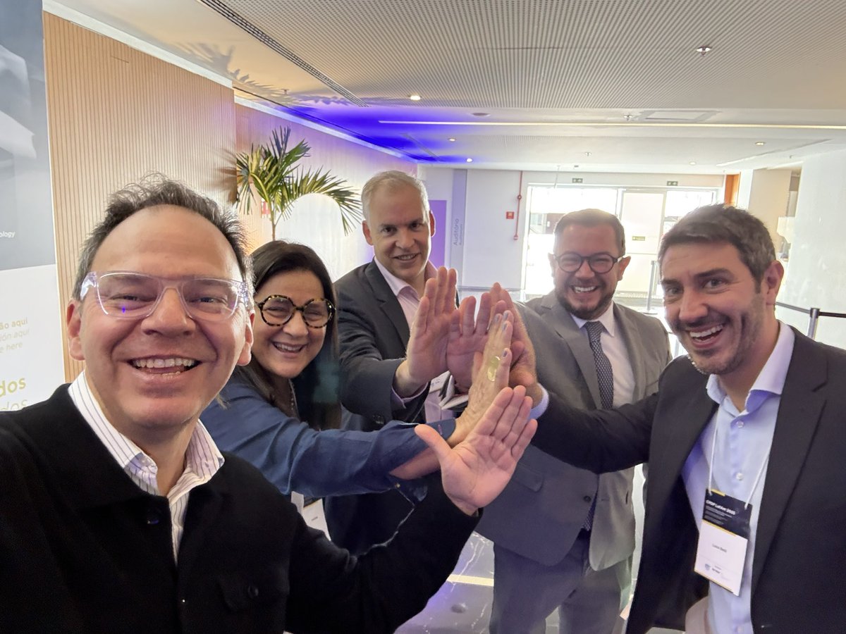 📚 Ya disponible en español y portugués:

“Transferencia internacional de datos personales en América Latina: hacia la armonización de normas”

¡Felicitaciones a <a href="/pablopalazzi/">pablopalazzi</a>, <a href="/NelsonRemolina/">Nelson Remolina A</a>, <a href="/anaBrianN/">Ana Brian Nougreres</a>, <a href="/JonnhyMendoza/">Jonathan Mendoza</a> y <a href="/1lucabelli/">Luca Belli</a>!
🇦🇷 🇨🇴 🇺🇾 🇲🇽 🇧🇷