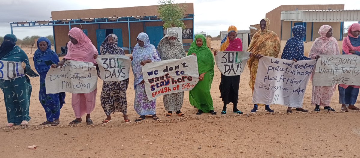 MrsalAhmd95964's tweet image. Peaceful protests continue in Agadez center in front of @UNHCRNiger office for 304 days demanding a decent life but no one has responded to our calls so far @UNHCRNiger violates our rights again and cuts off food to refugees here refugees are dying of hunger Please save us please
