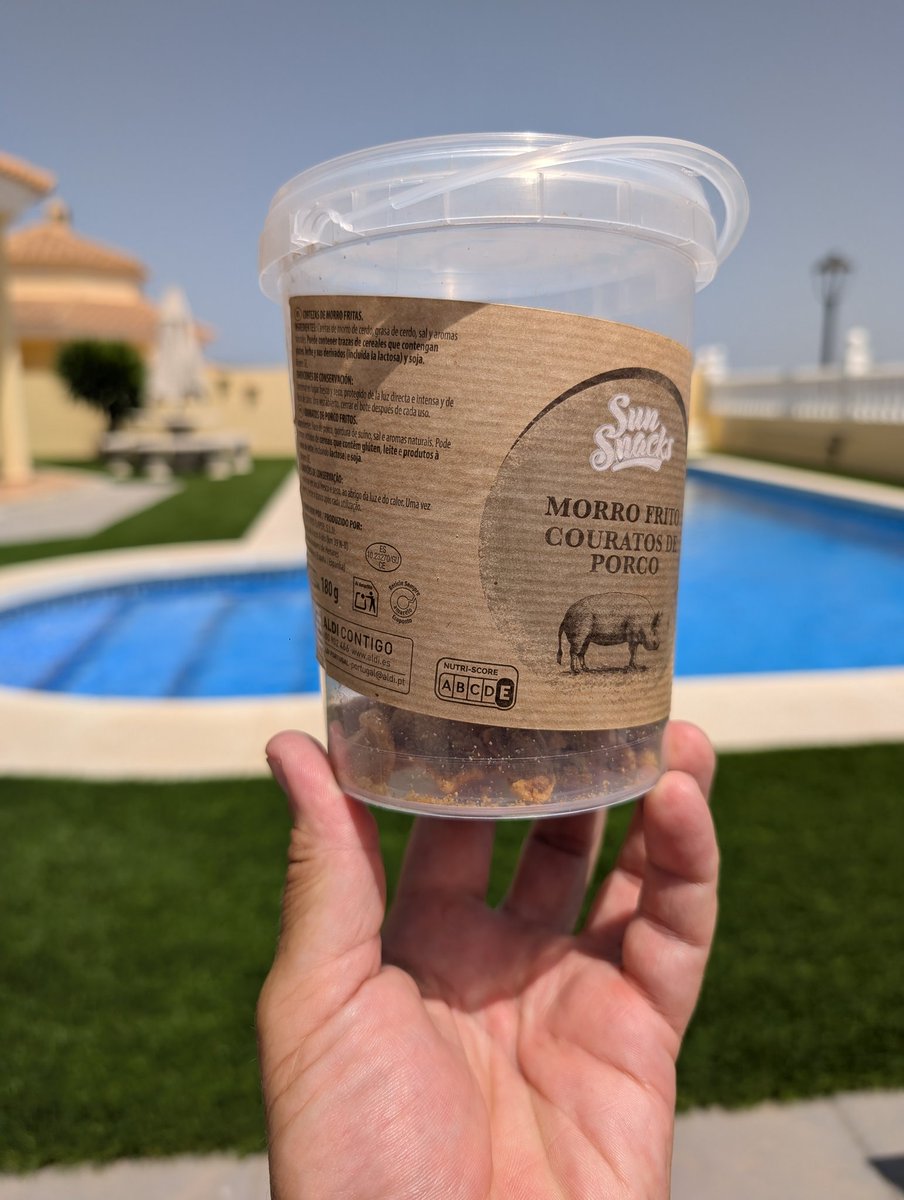 Loving these whilst on holiday in Spain a little taste of home yet I can't get these at home <a href="/AldiUK/">Aldi Stores UK</a>  how come ? It's so British ! <a href="/Aldi_es/">ALDI España</a> 👌🏽#porkscratchings #pigs #holiday #typicalbrit #tasteofhome