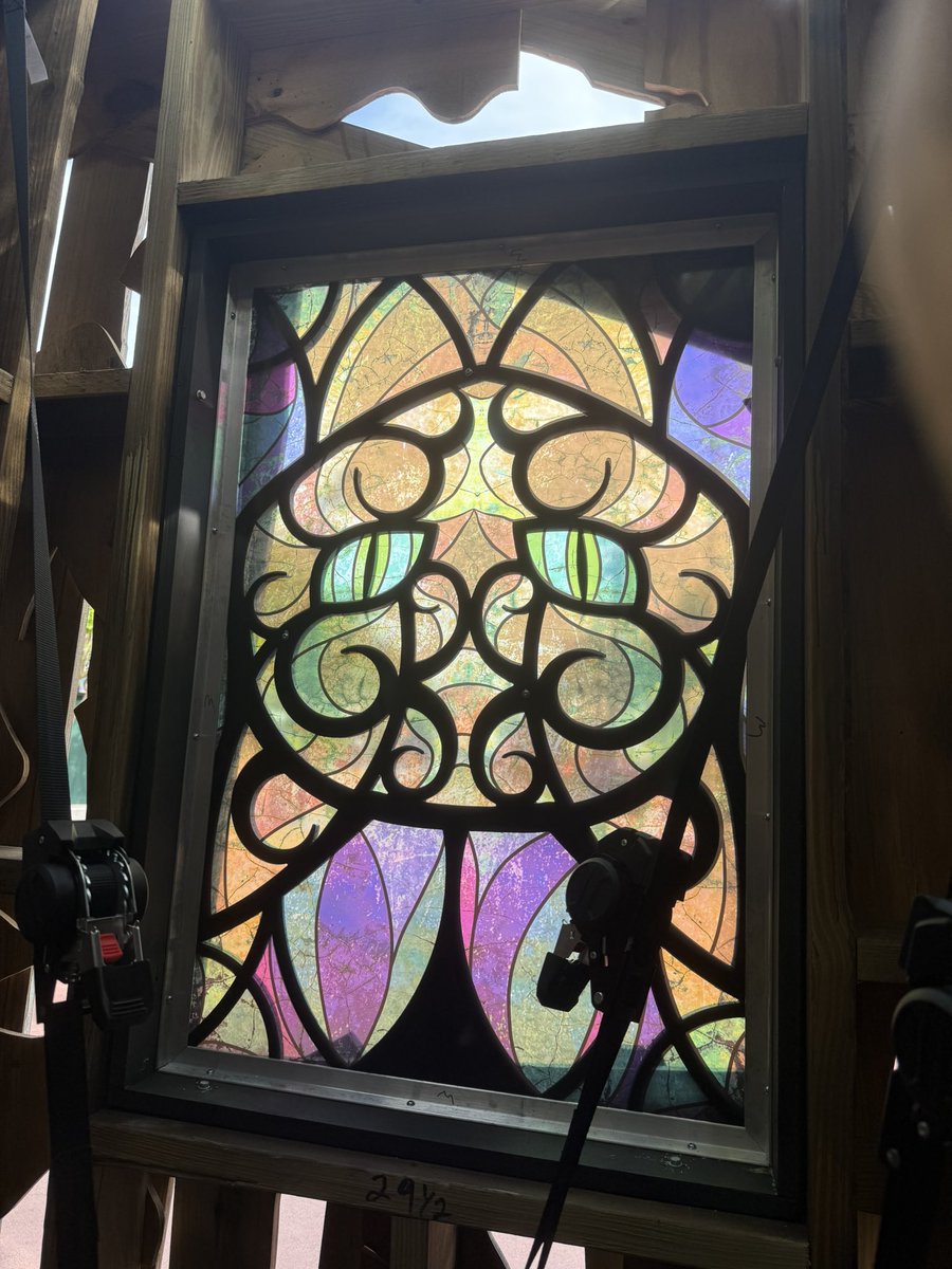 SpeculationMatt's tweet image. Look what happens when you view the stained glass design upside down! It looks like we have some feline inspiration. #HHN34 #HHN