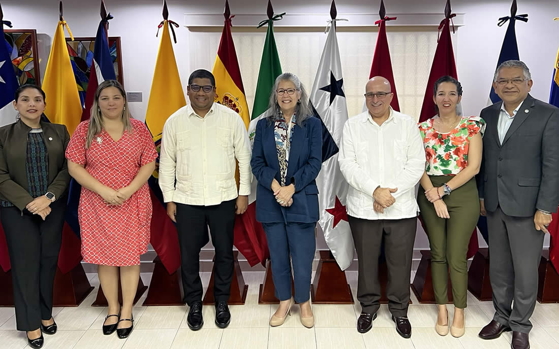 ConvenioAndrésBello (@espacio_cab) on Twitter photo #NoticiasCAB | Reunión entre la Embajada de Cuba en Panamá y el Convenio Andrés Bello, para profundizar los lazos de cooperación entre el Estado Cubano y este Organismo Internacional.
<a href="/EmbacubaP/">Embacuba Panamá</a>
<a href="/espacio_CAB/">ConvenioAndrésBello</a>
ver más en: shorturl.at/6Xosz #NoticiasCAB | Reunión entre la Embajada de Cuba en Panamá y el Convenio Andrés Bello, para profundizar los lazos de cooperación entre el Estado Cubano y este Organismo Internacional.
<a href="/EmbacubaP/">Embacuba Panamá</a>
<a href="/espacio_CAB/">ConvenioAndrésBello</a>
ver más en: shorturl.at/6Xosz