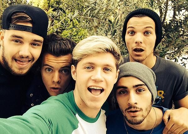 meanwalker05's tweet photo. Happy 15th @onedirection! ❤️‍🩹 Love that even news media socmeds here in our country still greets them their anniversary up til this year. A lot of us are still holding on to something 🫂

Can't help but think how we may have a greeting from Li today liek every other year 🤍 https://t.co/OZWrhKugI7
