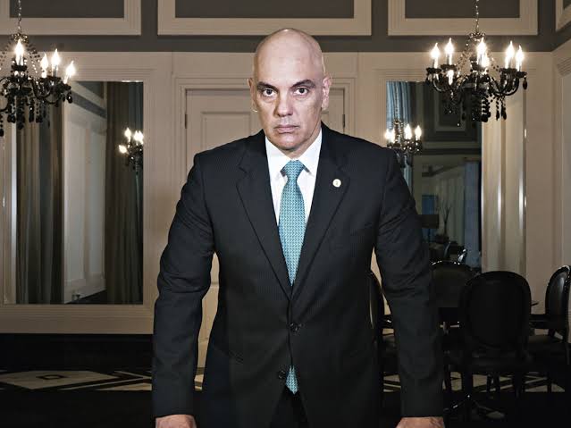 cnt_pr's tweet image. 🔴 URGENTE
Demorais proíbe Bolsonaro de ficar dentro de qualquer casa, porém, se ficar fora de qualquer casa ele vai preso