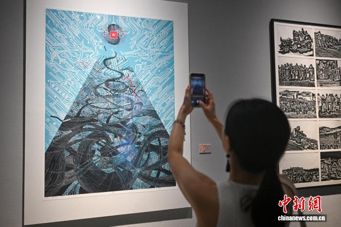 Echinanews's tweet image. An youth art exhibition opened today at the Sichuan Art Gallery, drawing crowds eager to explore fresh, vibrant works by the province’s rising artists. The exhibition runs through August 10. #ChinaCulture