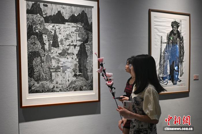 Echinanews's tweet image. An youth art exhibition opened today at the Sichuan Art Gallery, drawing crowds eager to explore fresh, vibrant works by the province’s rising artists. The exhibition runs through August 10. #ChinaCulture
