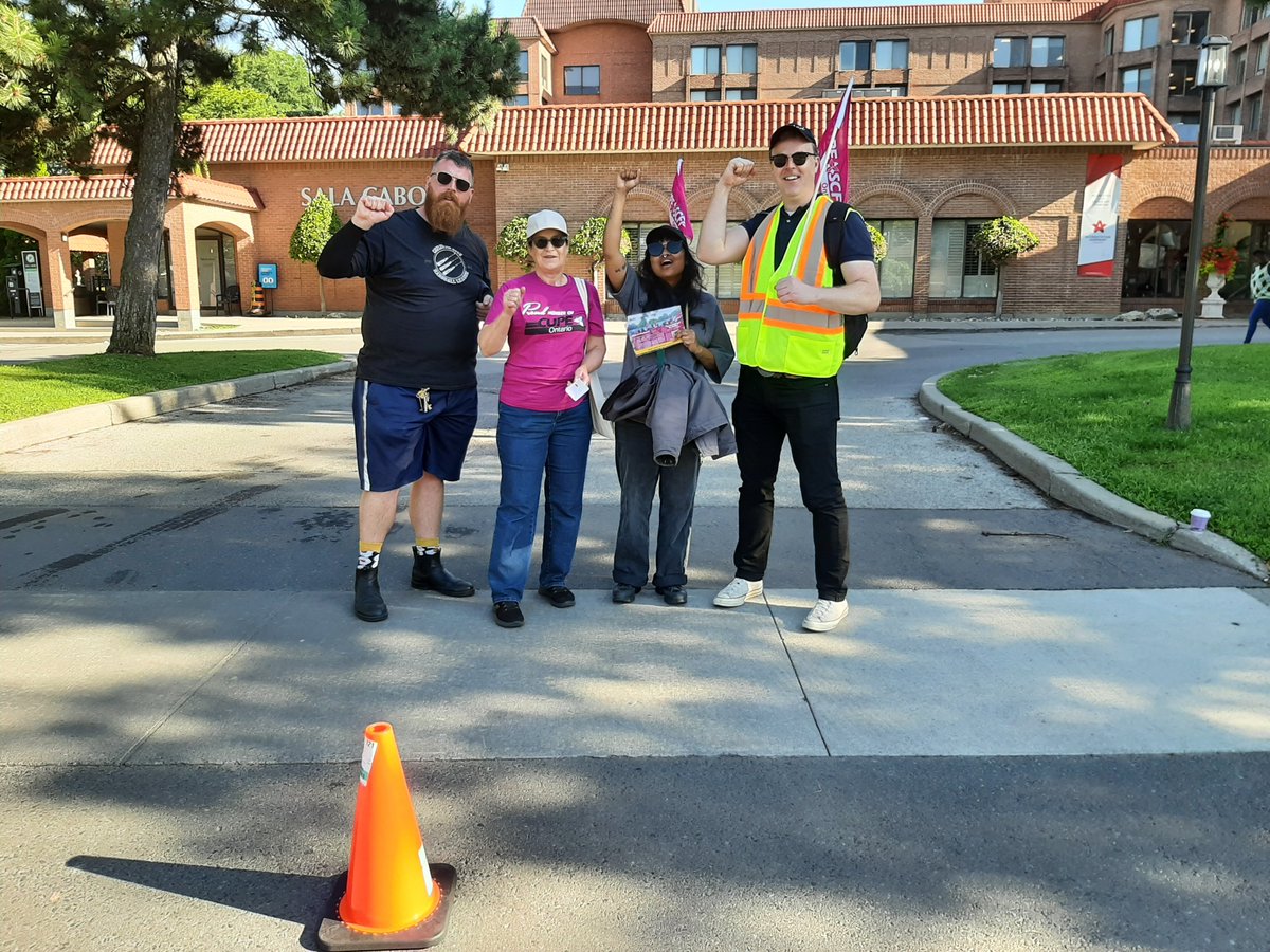 CUPEOntario's tweet image. HARD PICKET by CUPE 5525 members as they begin their 9TH WEEK on strike at Villa Colombo Homes for the Aged. Fair pay & no benefit cuts is all we're asking! Thanks to @ibew353 @ATU 113 @cupe4948 @ IATSE @cupe1281 @cupe416 @CUPE4400 @CUPE3903 and all for their support!