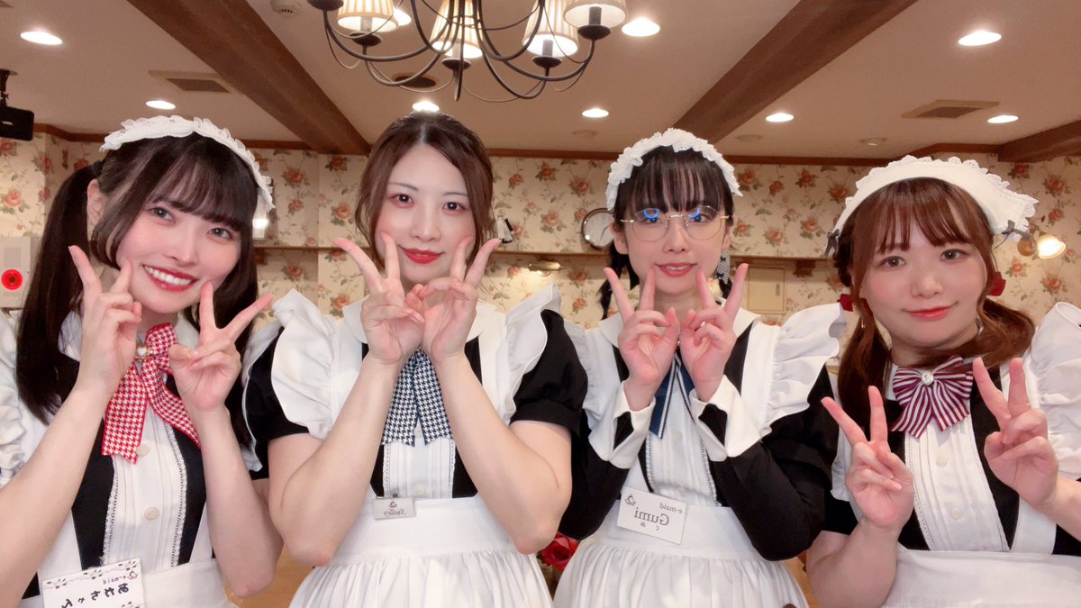 emaidofficial's tweet image. 本日もe-maidへご帰宅ありがとうございました😊
明日は12:00~22:30にて旦那様お嬢様をお待ちしております✨
左から
あかちゃん@emaid_akachan
さりー@emaid_sulley
ぐみ@emaid_gumi
りり@emaid_riri