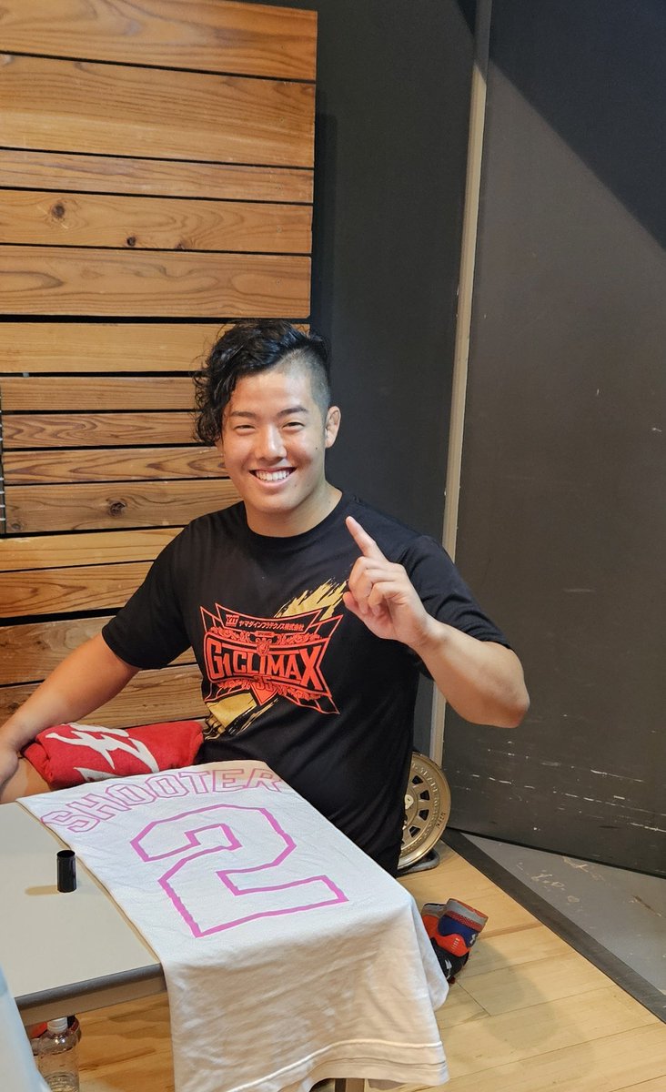 Maaa76Wss's tweet image. 試合終わりに急遽サイン会発表されて、幸せすぎました🥰ボロボロの中サイン会やってくれてありがとう😭💕嘉藤くんも可愛かった😆サイン会の時翔太にちょっとマウントとっていい?って聞かれて何だろって思ったら私より先に彼氏に会っちゃったって😂可愛すぎる🥹💕無理🥹💕最高👍 #海野翔太 #njpw