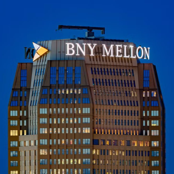 CryptooIndia's tweet image. BREAKING: Goldman Sachs & BNY Mellon to tokenize $7.1T money market fund industry 🚀
Clients can now invest in tokenized funds via Goldman’s blockchain. BlackRock, Fidelity & others already onboard.
Next step in Wall Street's digital asset push after Trump signed the…