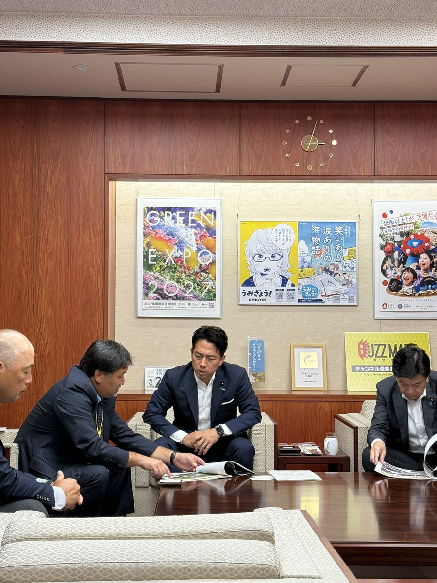 shinjirokoiz's tweet image. 千葉県の小池正昭衆議院議員が千葉県稲作経営者会議メンバー、小泉フォームの小泉代表、沼南ファームの橋本代表と一緒に大臣室に来てくれました。乾田直撒など新しい農法にもチャレンジされていて、前向きな意見交換が出来ました。ありがとうございました!
@koikemasaaki