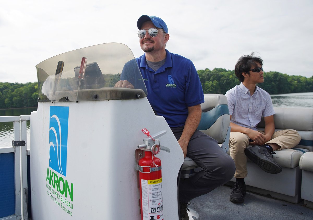 SignalAkron's tweet image. Interesting job? ✅ Safe drinking water? ✅ Meet Mike Toth, a water protection specialist, aka the self-described “wetland and botany nerd.” Toth’s job looks different each day. It’s one of the things he likes best about his work. signalnews.info/3UnzJx4