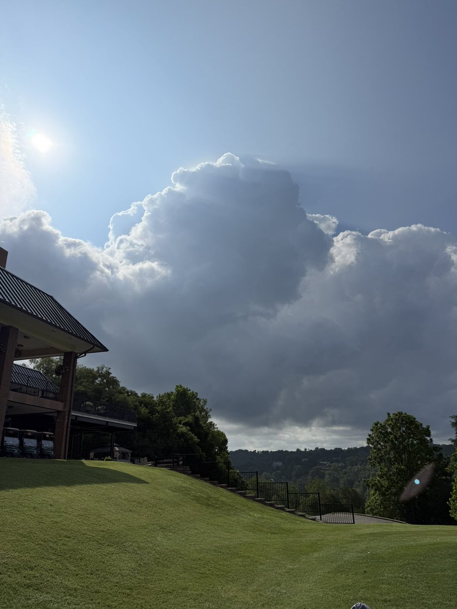 ryankanerWX's tweet image. Already noticing the uptick in humidity with this big developing cumulus #MdWx